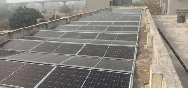 WAAREE 450Wp 144Cells 24 Volts Mono PERC Solar Module - Image 3